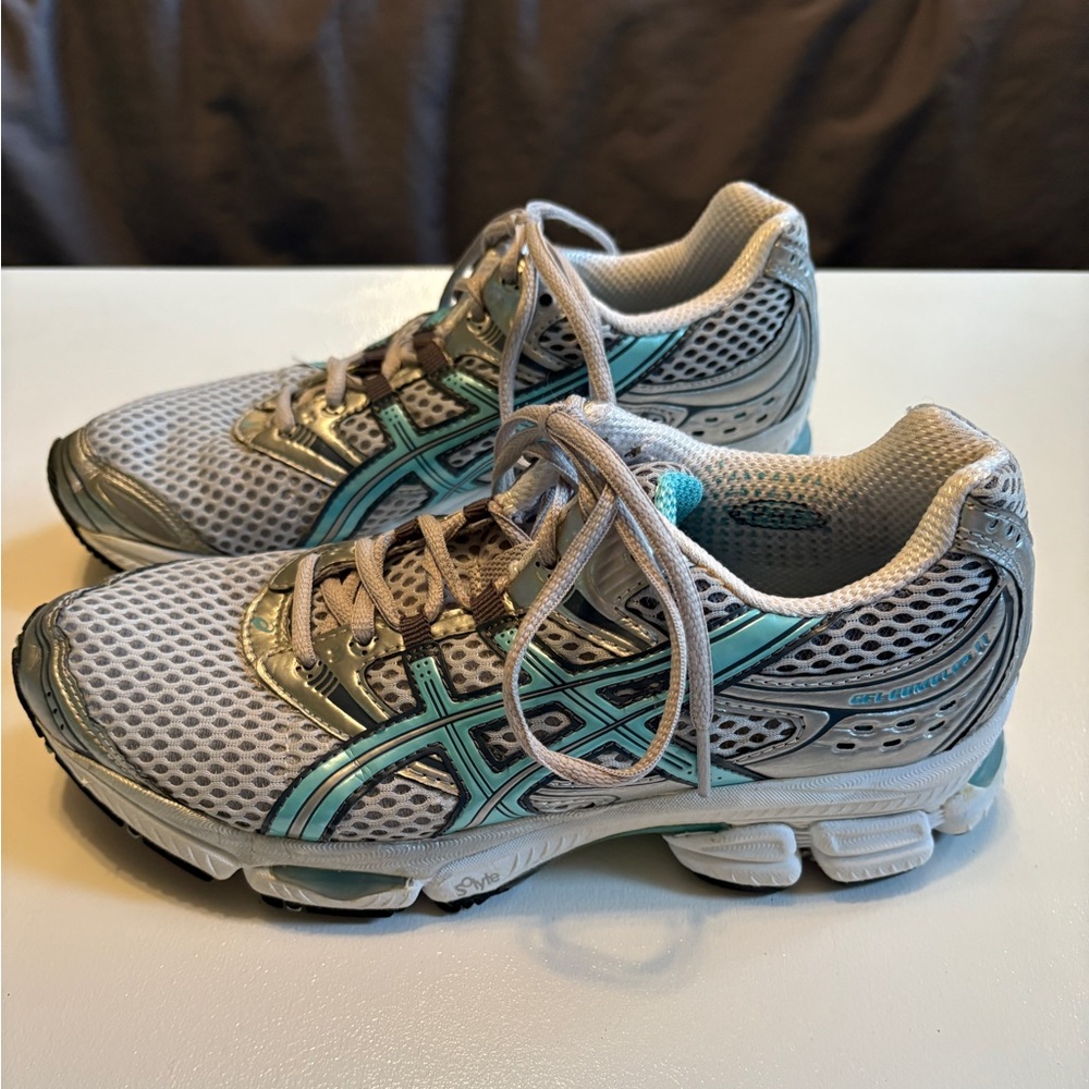 Women’s ASICS Gel Cumulus 11~ Size 7.5